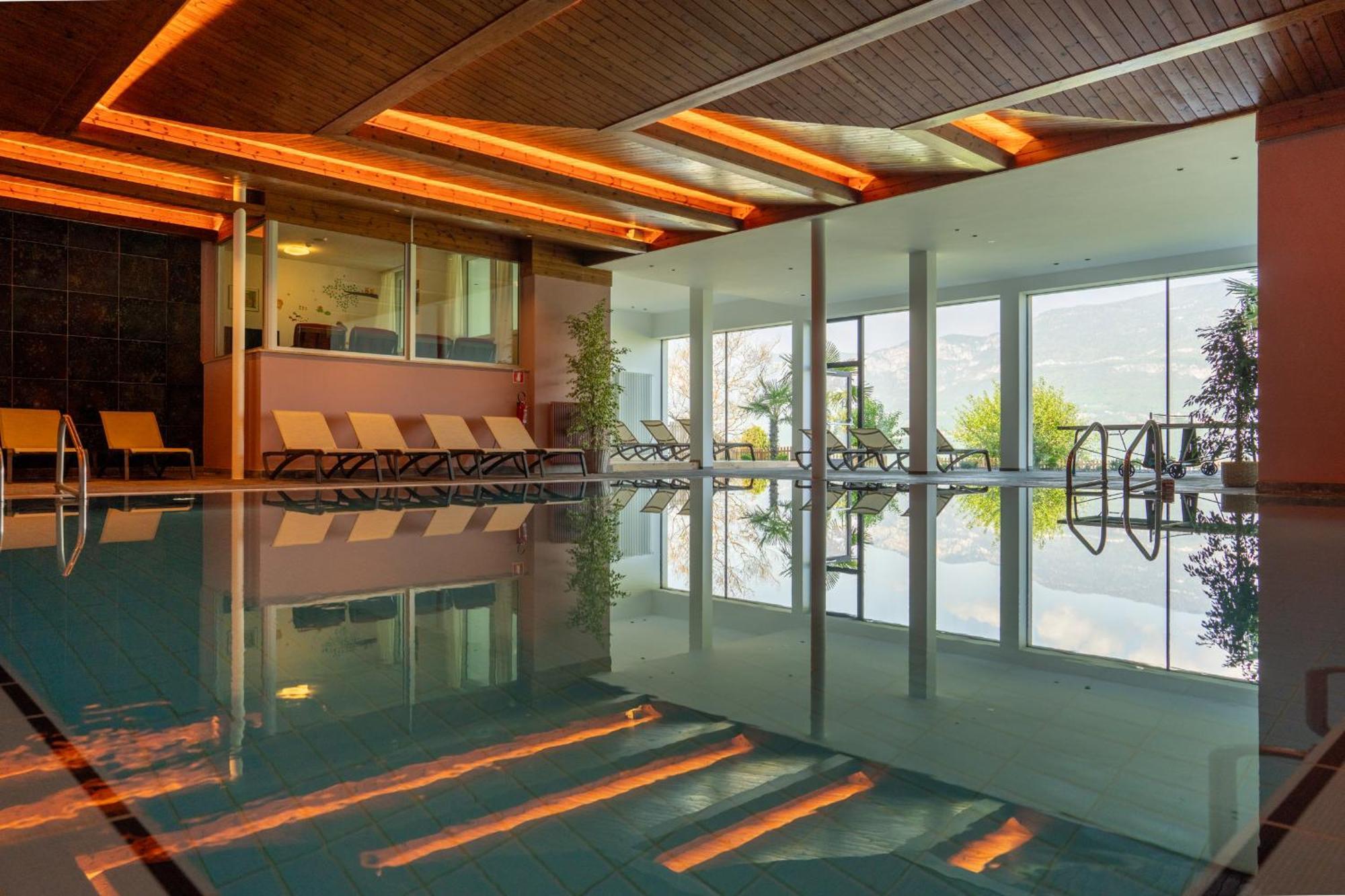 Hotel Tenz 2025 มอนตาญา ภายนอก รูปภาพ