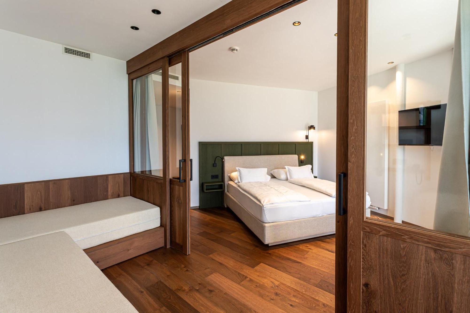 Hotel Tenz 2025 มอนตาญา ภายนอก รูปภาพ
